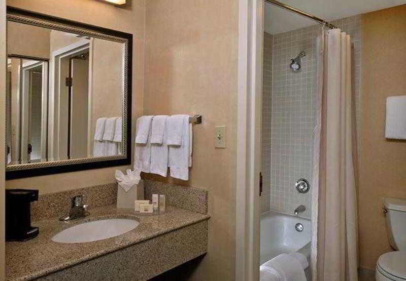 Hotel Courtyard Charlotte Arrowood Zimmer foto
