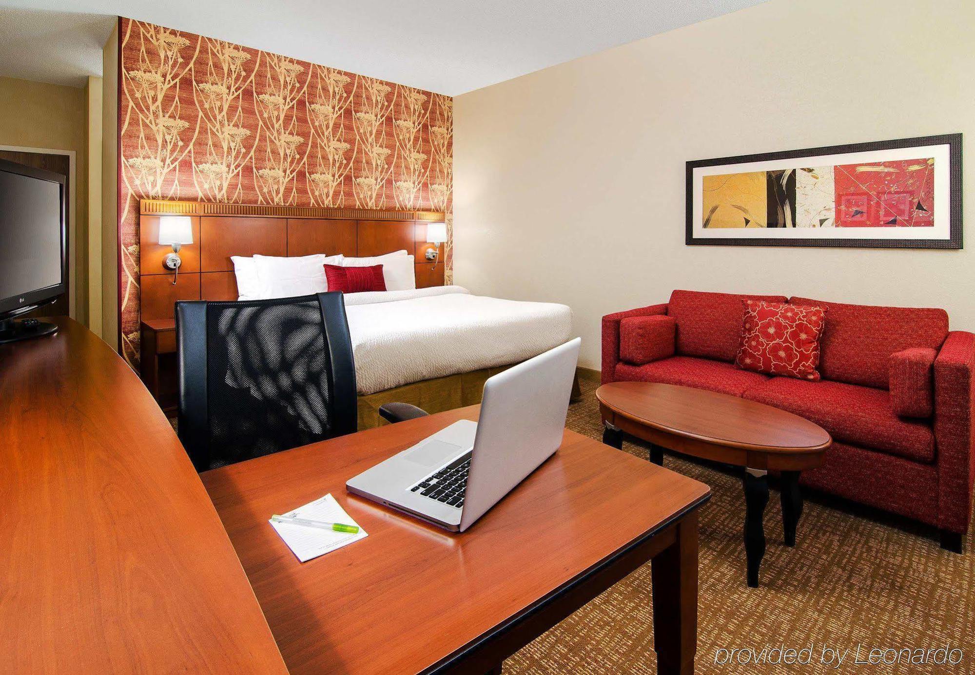 Hotel Courtyard Charlotte Arrowood Exterior foto