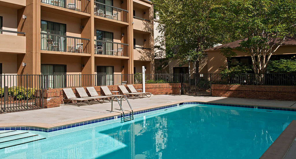 Hotel Courtyard Charlotte Arrowood Exterior foto